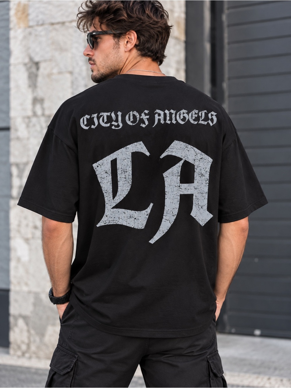 Men's Black V-Neck Graphic T-Shirt XL